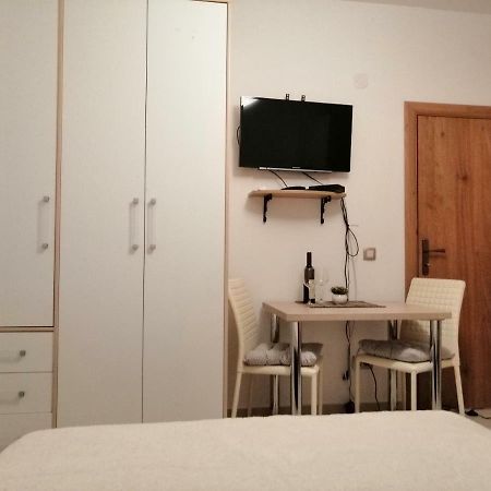 Studio Apartman Irena1 Bijela Esterno foto