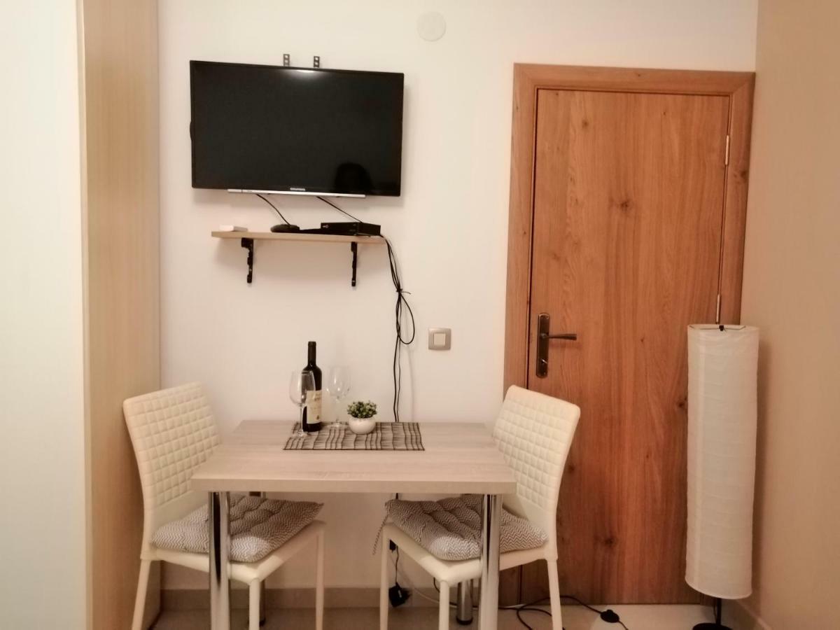Studio Apartman Irena1 Bijela Esterno foto