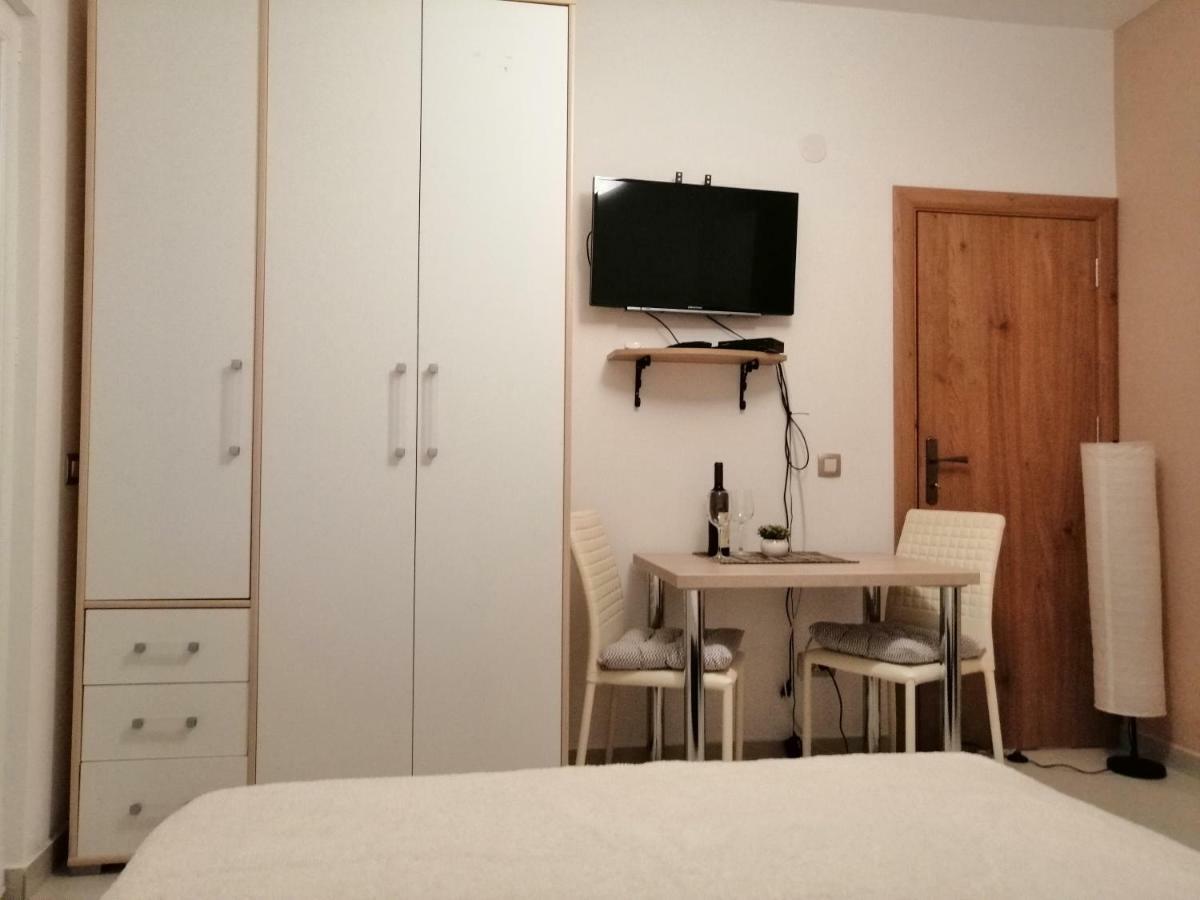 Studio Apartman Irena1 Bijela Esterno foto